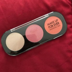 Make up forever palette (2 eyeshadows, 1 blush)